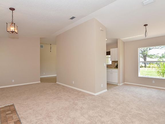 5th image of 1386 SW Hunnicut Ave