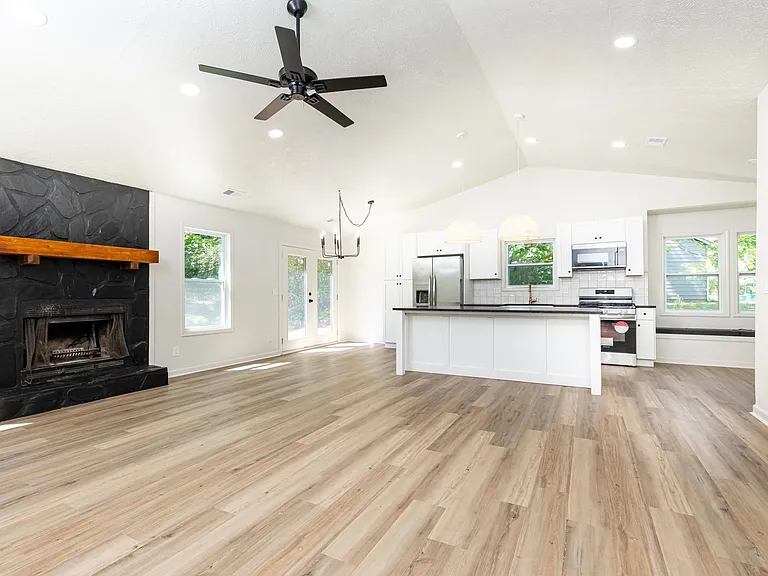 303 Colony Springs Ct — Photo 4