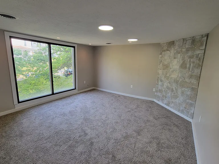 347 Locust Ave #B — Photo 2