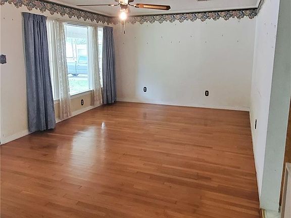 2nd image of 2047 11th St