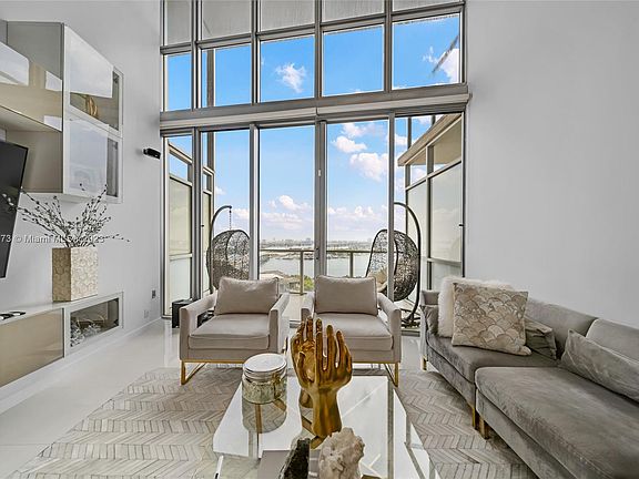 3rd image of 1100 Biscayne Blvd Unit 2505