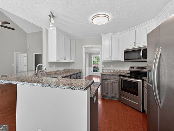 4th image of 719 Mallard Dr