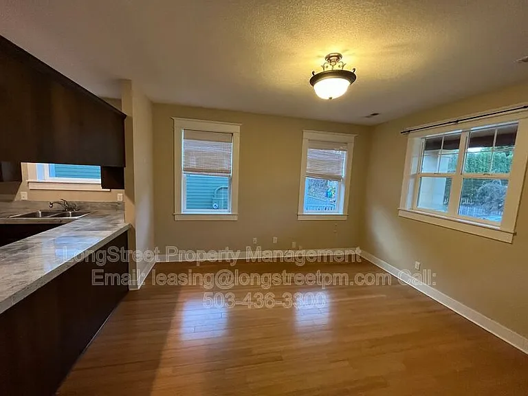 532 NE Sumner St #A — Photo 5