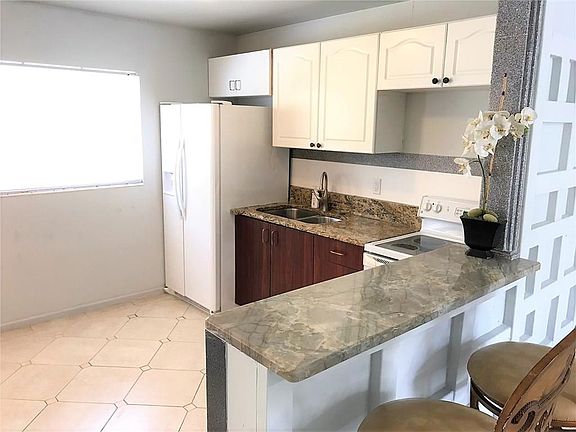 4th image of 1860 9th Ln