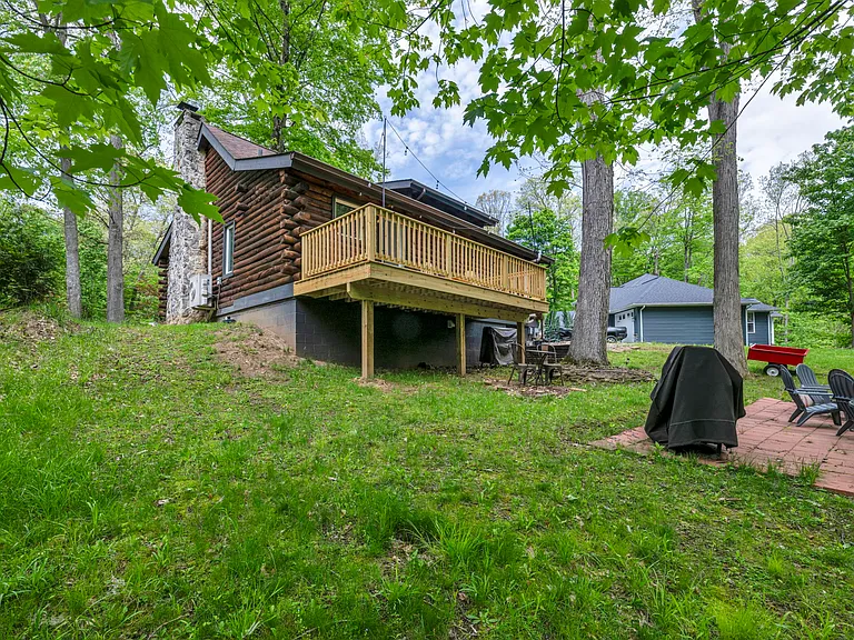 410 Apple Hill Dr N — Photo 30