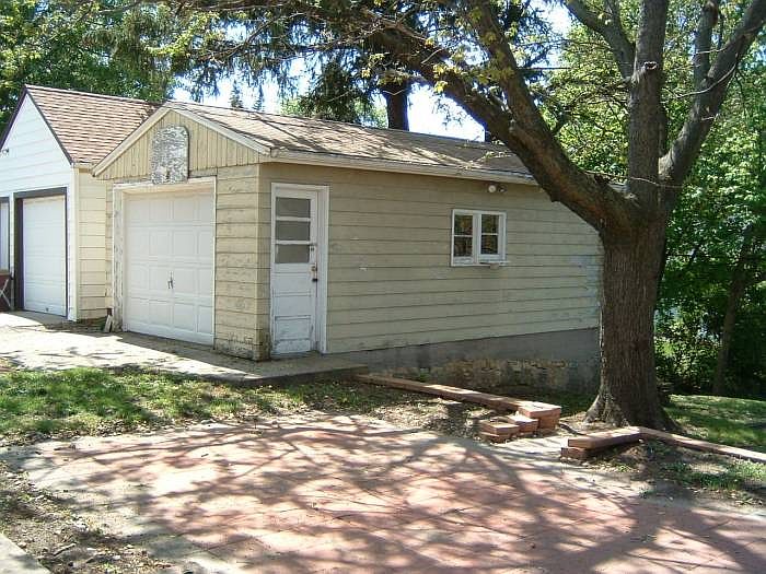 Detached Garage