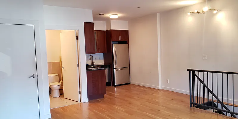 Rented by MCR Realty | media 2