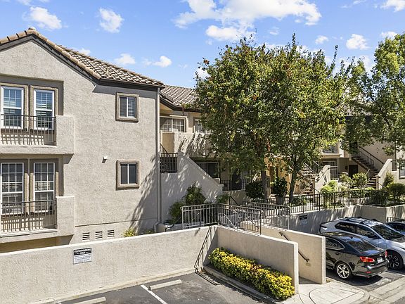 3rd image of 24111 Del Monte Dr