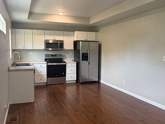 3rd image of 758 Parklawn Ct