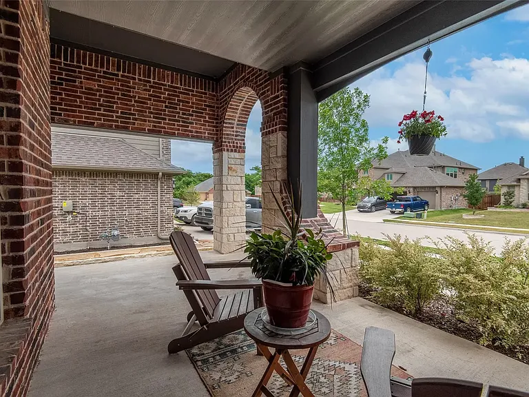 1212 Brentfield Dr — Photo 2