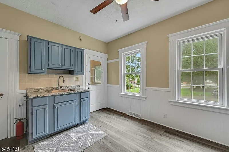 3 bed, 1.0 bath, $3,800 — Photo 4