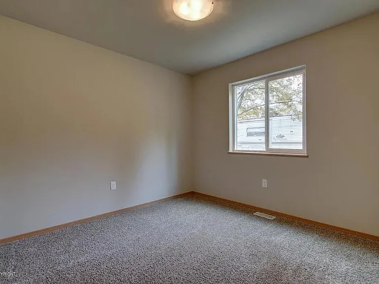 1121 E Dellwood St — Photo 12