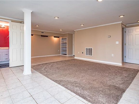 5th image of 7100 Cedar Hill Dr