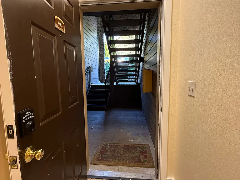 18930 Bothell Everett Hwy #H103 — Photo 2
