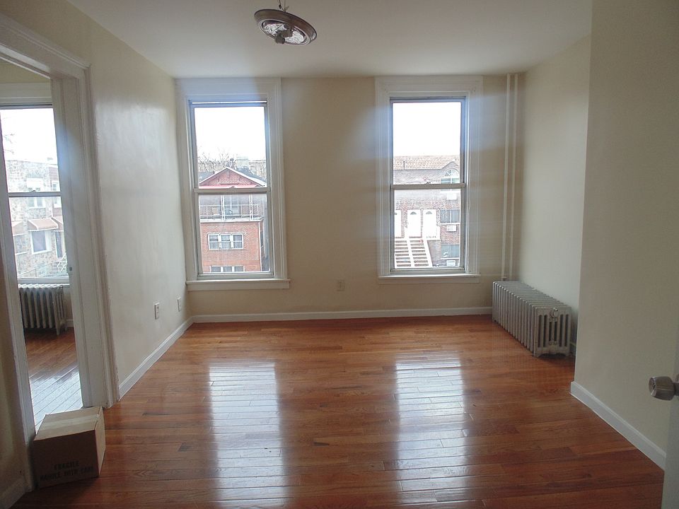 1st image of 242 Quincy St APT 2