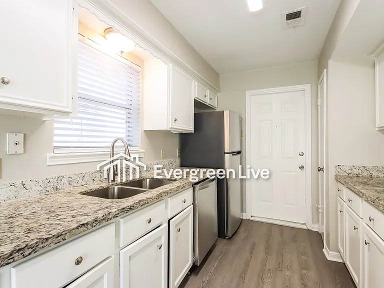17311 Baronshire Dr — Photo 3