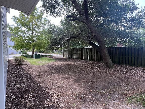 5th image of 208 Jordan Ln APT A