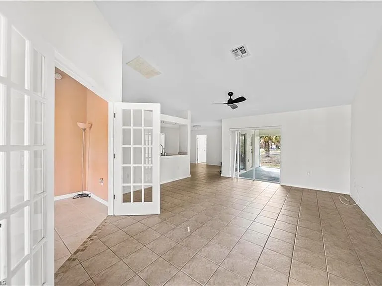 1019 Angelo Ave — Photo 8
