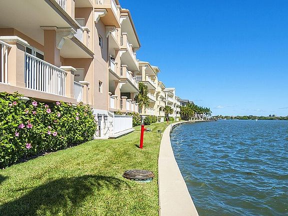 4th image of 7 Royal Palm Point APT 1E
