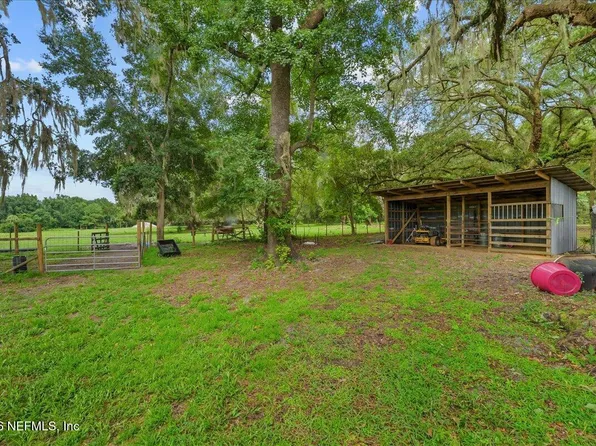 703 WALKER Drive, Interlachen, FL 32148