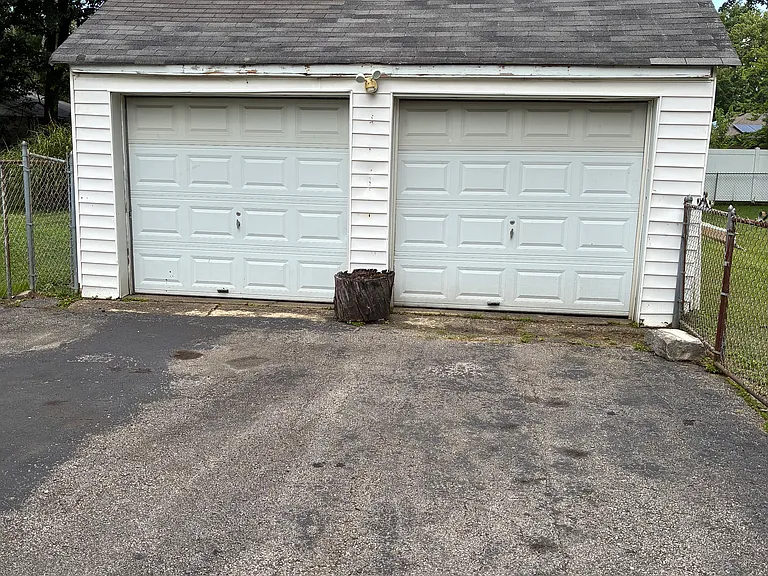 1109 Minor Ln — Photo 3