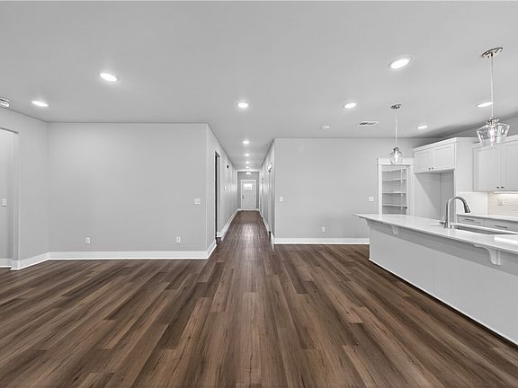 3rd image of 2204 Riggins Ave