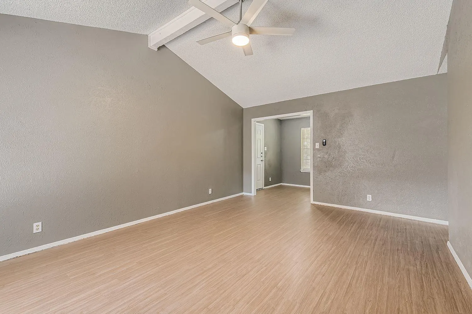 2 bed, 1.0 bath, 1782 sqft, $1,295 — Photo 3