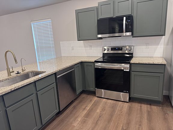 5th image of 520 Thicket Dr