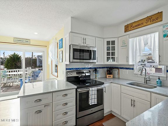 4th image of 5401 West Avenue