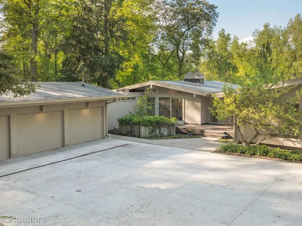 4366 Risdon Ct, Bloomfield Hills, MI 48302