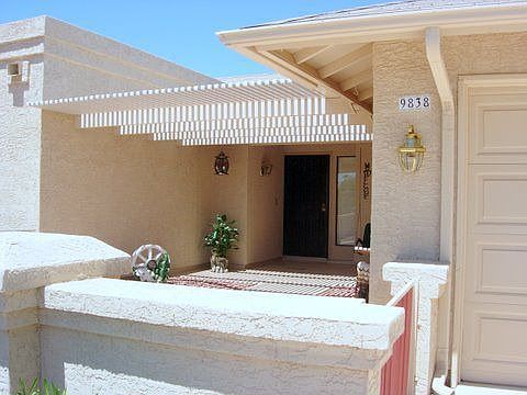 STUCCO KNEE HI WALL WITH GATE