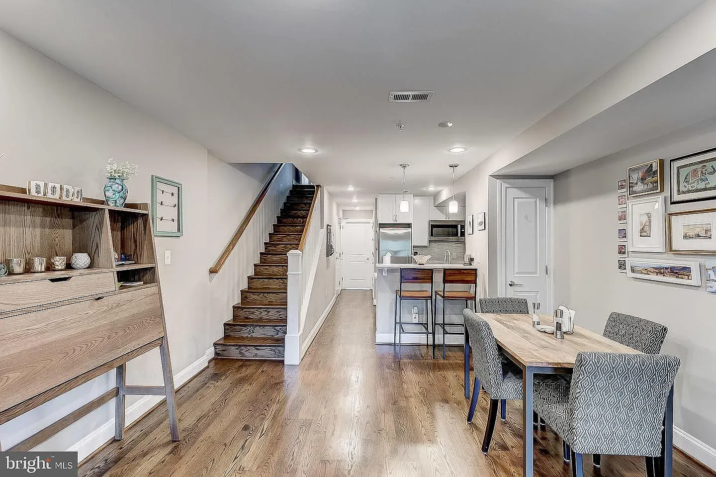 2 bed, 2.5 bath, 1044 sqft, $5,495 — Photo 3