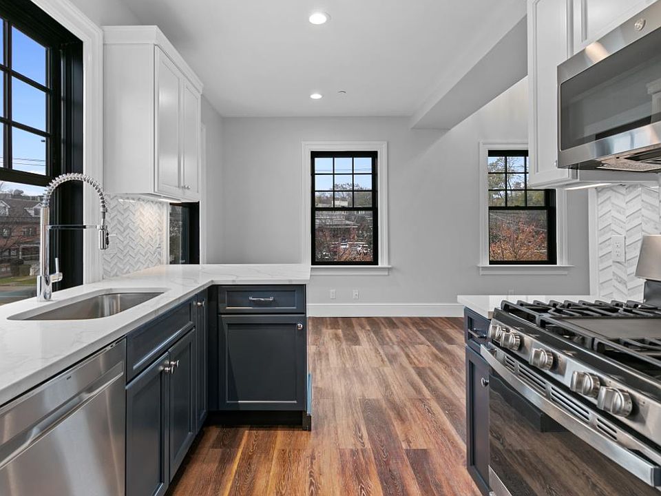 "Pennington" - Deluxe 1BR / 2 BA / Office @ 96 East Ave