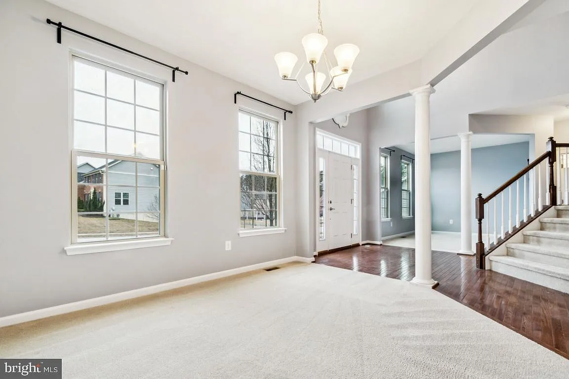 6 bed, 4.0 bath, 3654 sqft, $4,500 — Photo 4