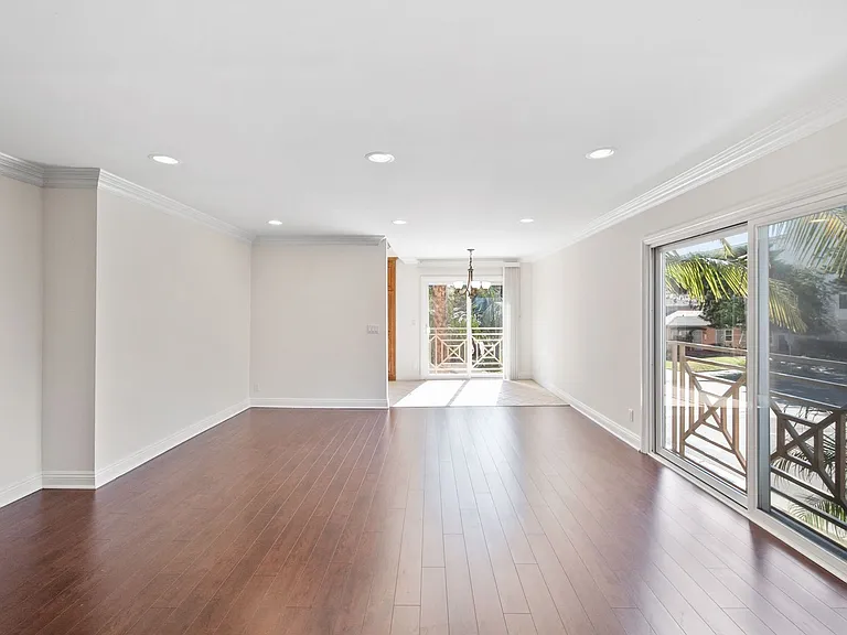 2300 Fox Hills Dr — Photo 15