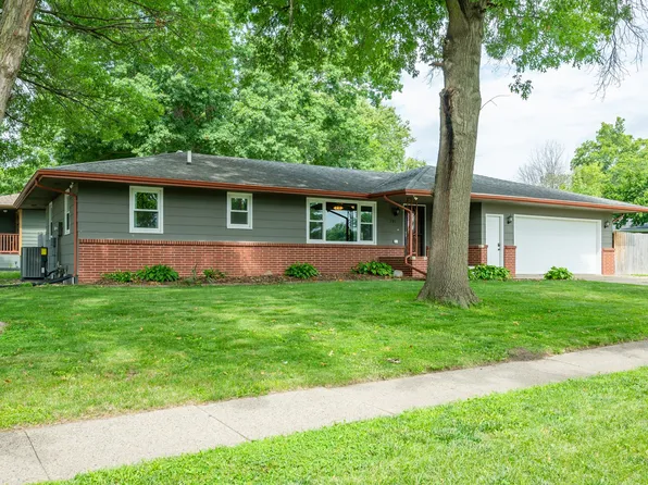 701 N 9th St, Indianola, IA 50125