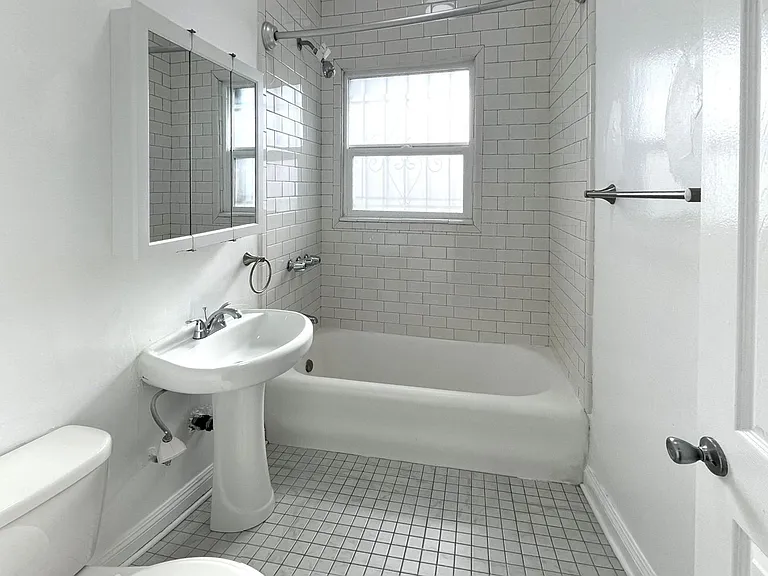 The President Apts...Completely Renovated Apartments...Pet Friendly..Great Location! CALL NOW! — Photo 20