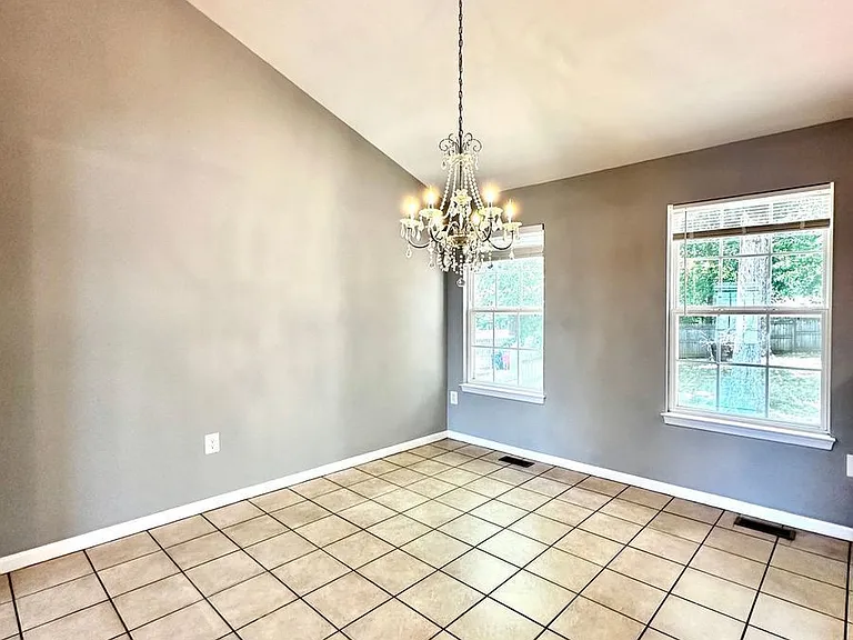 8 Scarborough Ct — Photo 8
