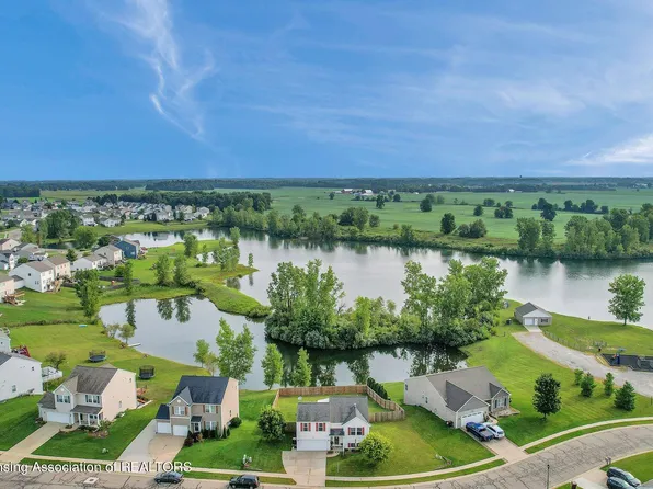 129 Lake Ridge Dr, Mason, MI 48854