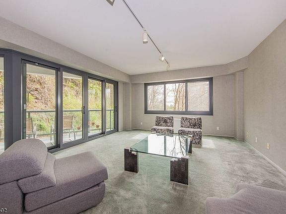 5th image of 609 W So Orange Ave #3E