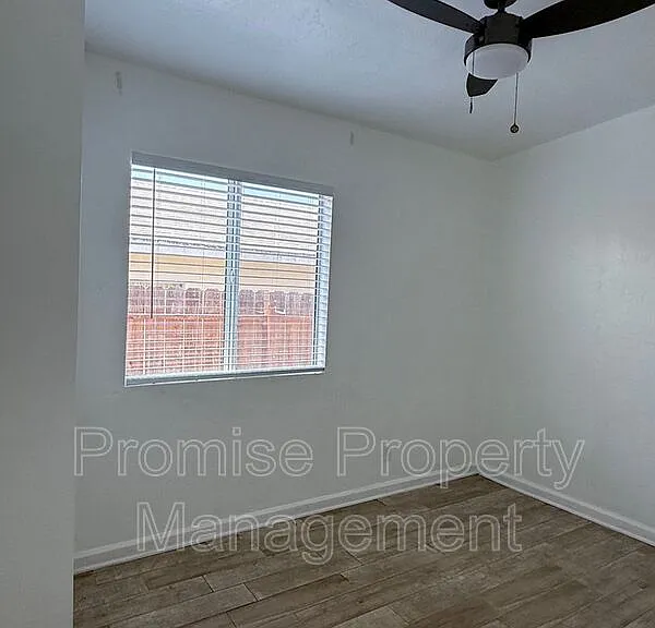 1209 Langford St — Photo 16
