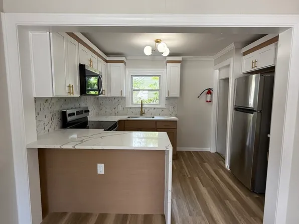 1050 Alexander Dr, Vineland, NJ 08361