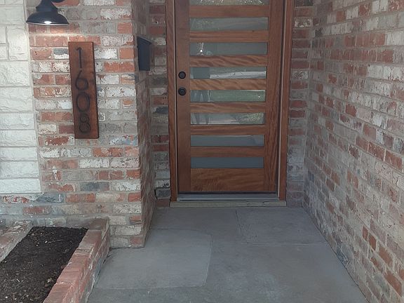 3rd image of 1608 Amherst Dr