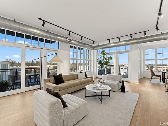 4th image of 2051 Villa Rd Unit 401