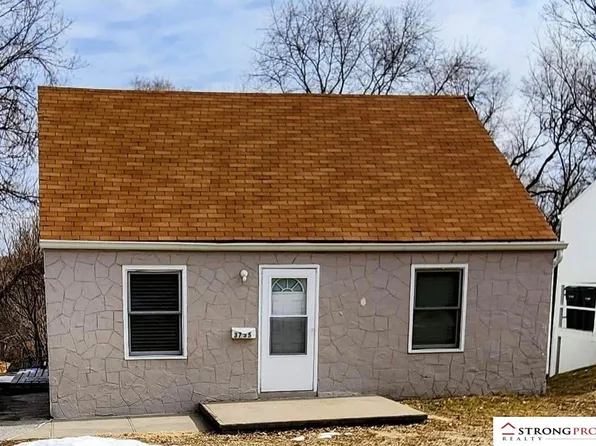 3735 N 40th St, Omaha, NE 68111