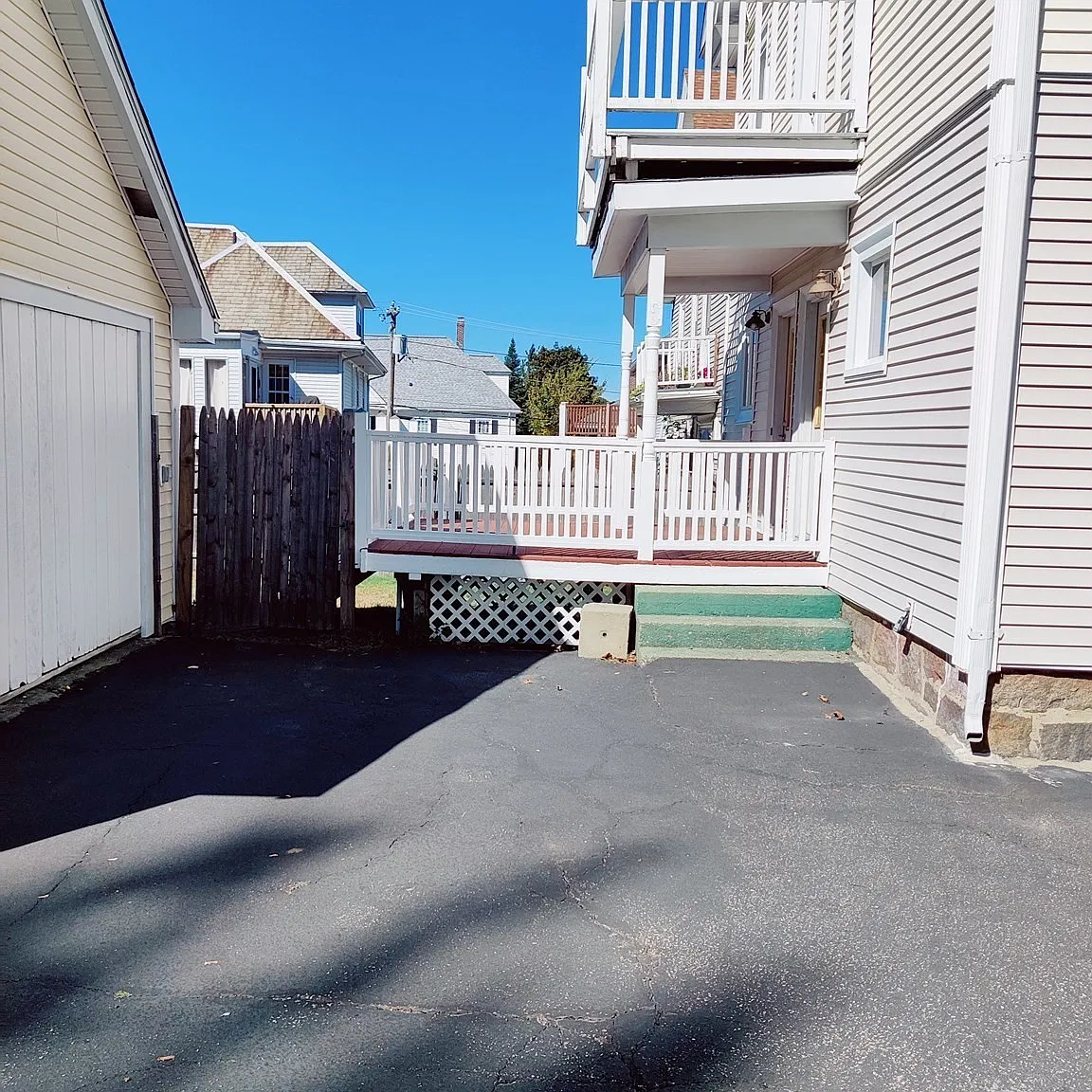 4 bed, 1.0 bath, 1800 sqft, $3,200 — Photo 3