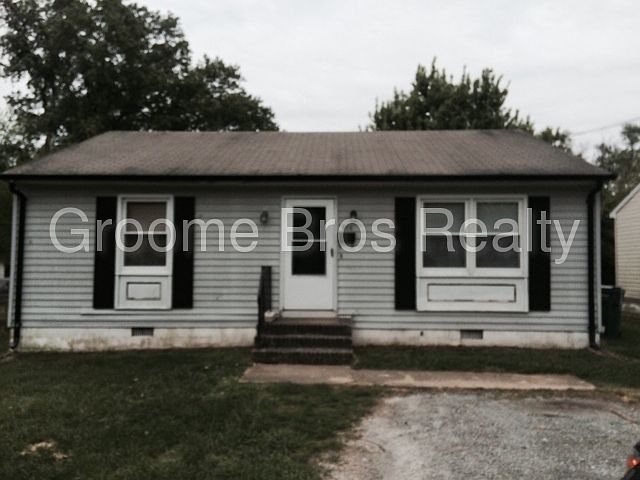 1st image of 223 N Oak Ave