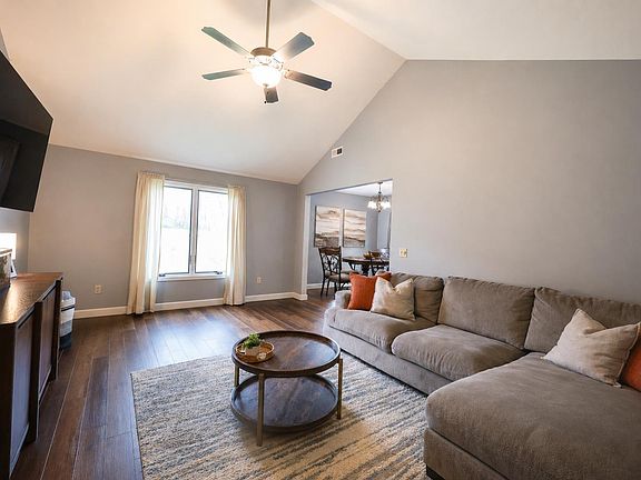 4th image of 15001 Towne Gardens Dr