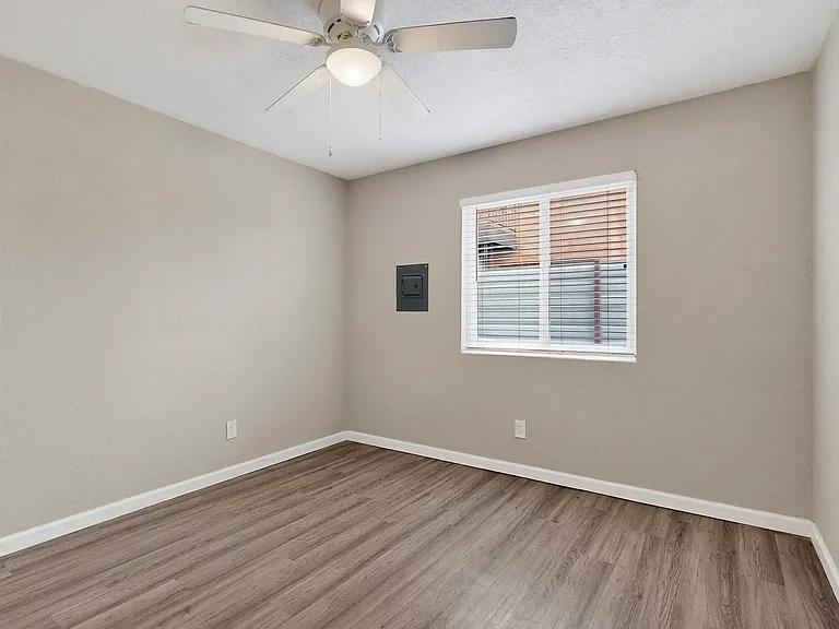 1812 Buena Vista Dr SE #4 — Photo 22
