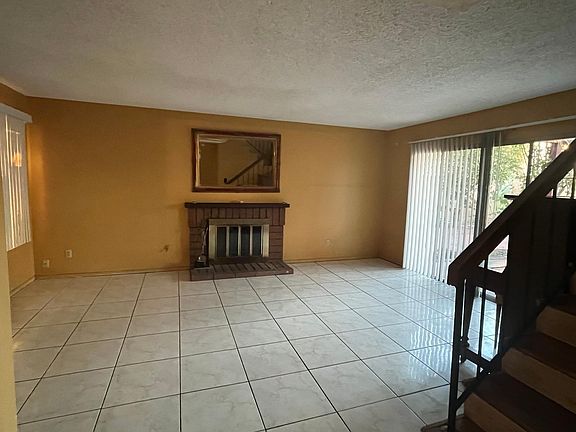 4th image of 2413 S Calaveras Pl